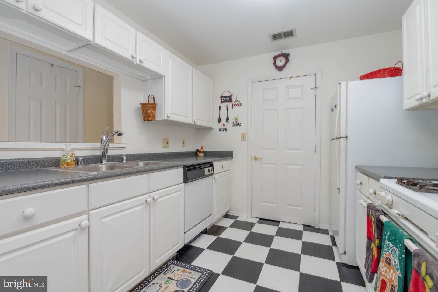 302 Canterbury Road #302-E photo 6