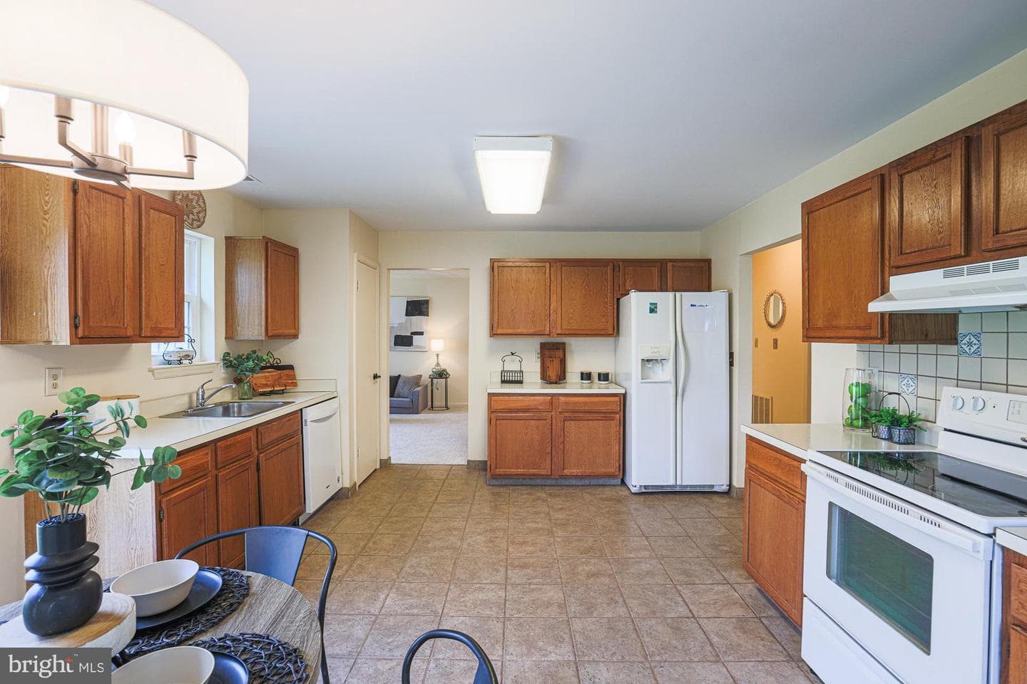446 Crisfield Drive photo 19