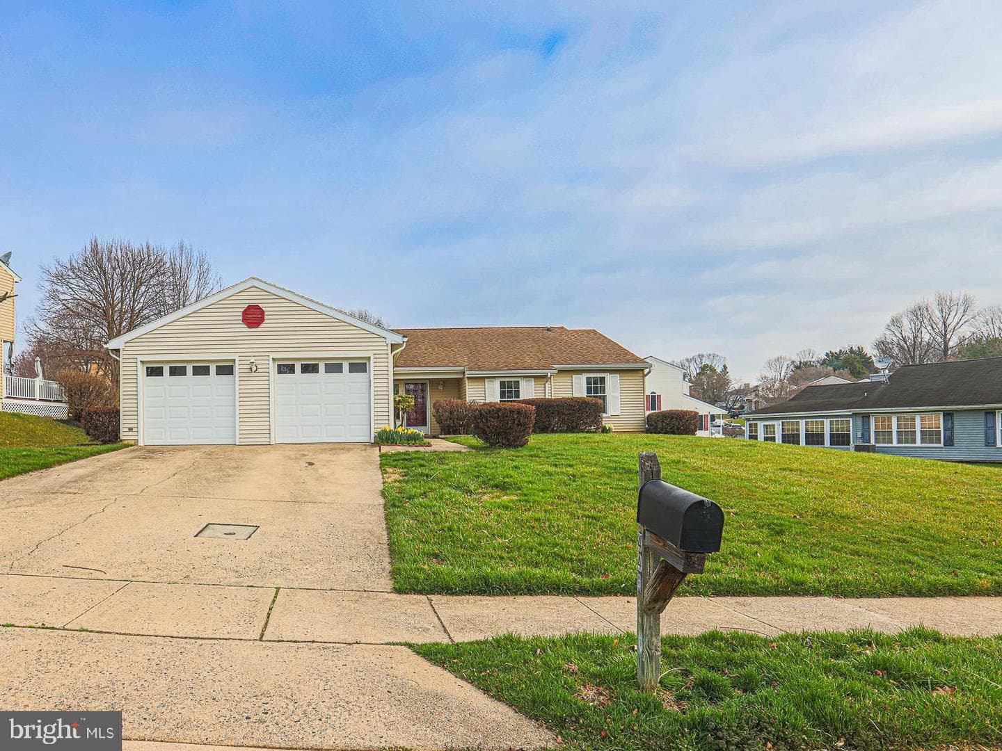 446 Crisfield Drive photo 2