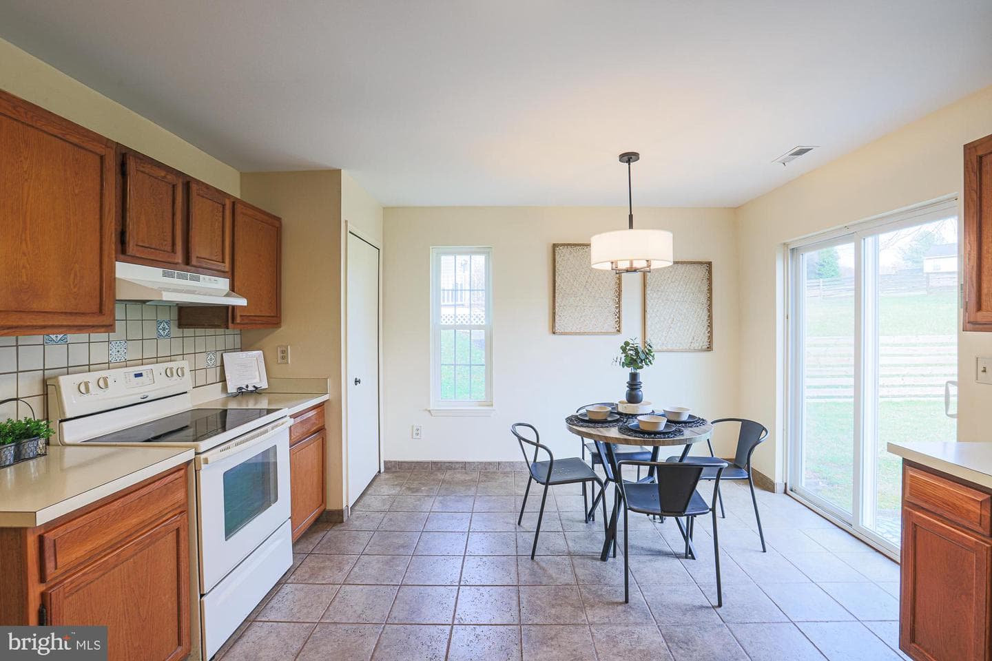 446 Crisfield Drive photo 20