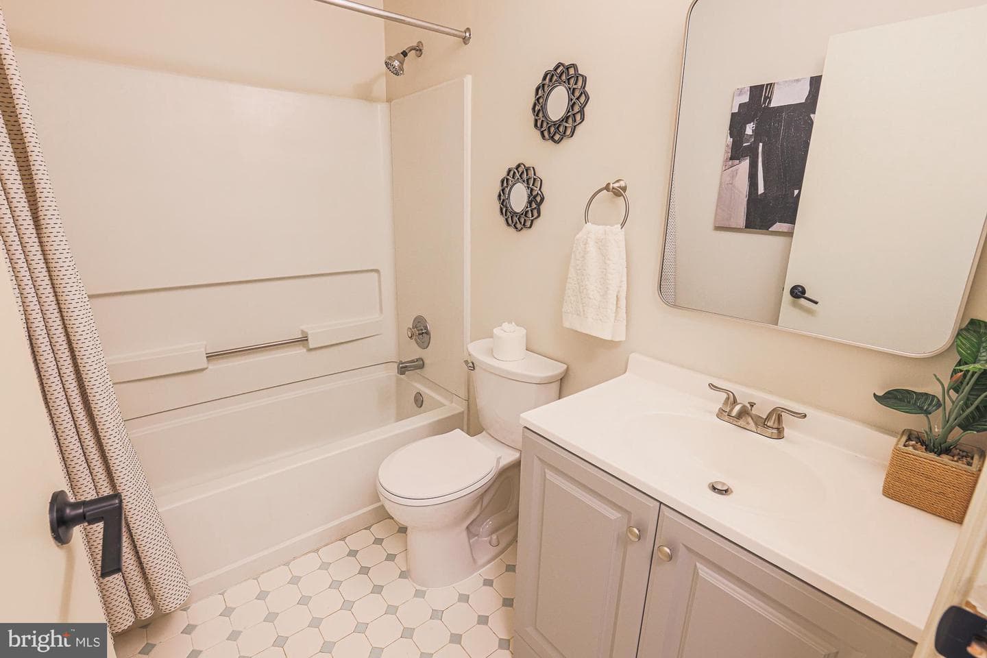 446 Crisfield Drive photo 30