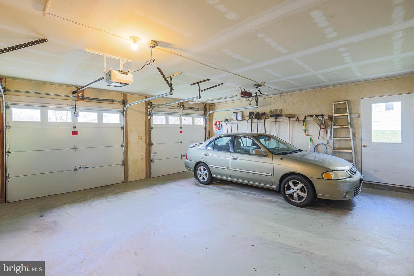 446 Crisfield Drive photo 33