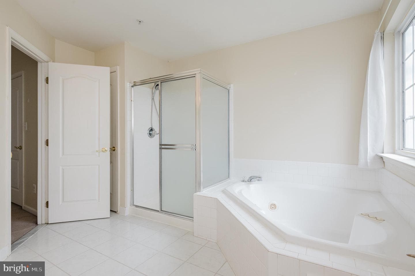 525 Kirkcaldy Way photo 20
