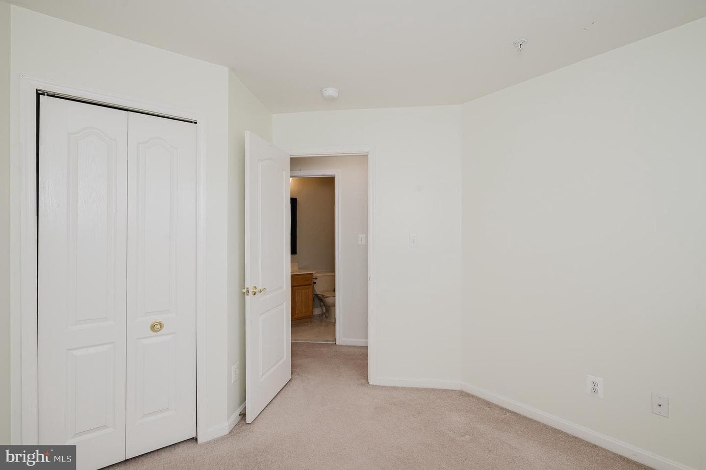 525 Kirkcaldy Way photo 26