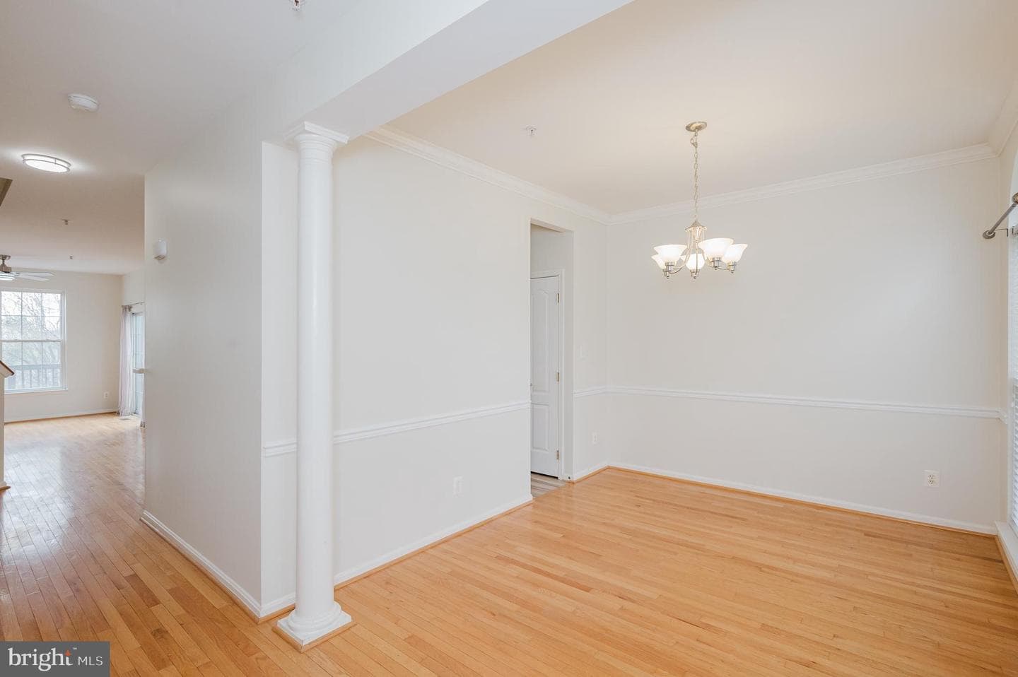 525 Kirkcaldy Way photo 4