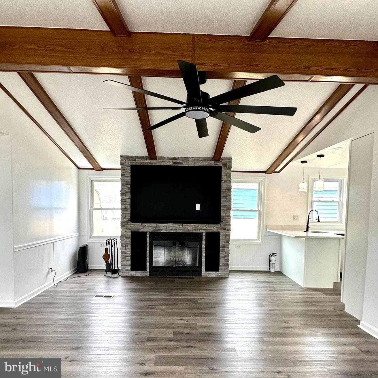 606 Red Oak Drive photo 2