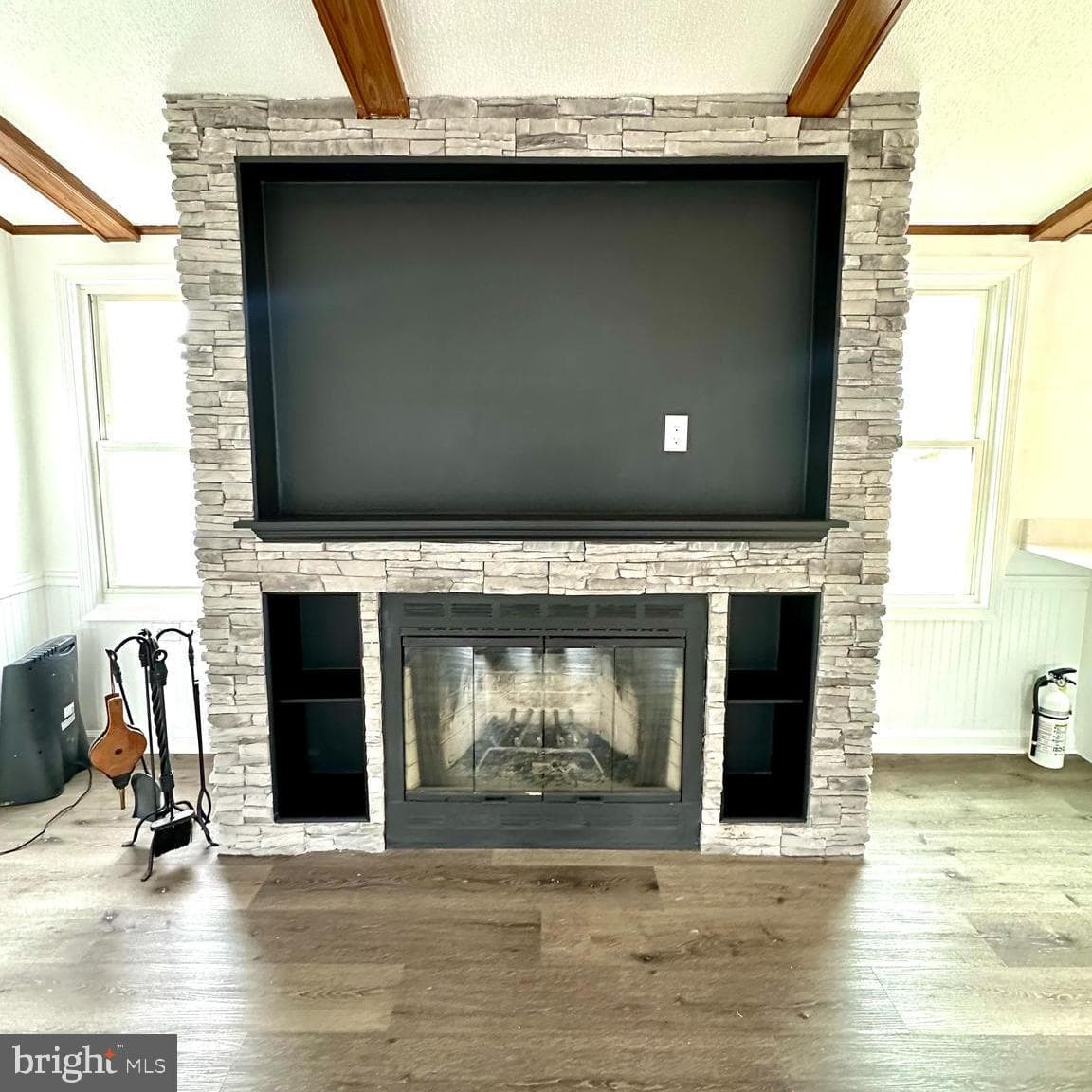 606 Red Oak Drive photo 3