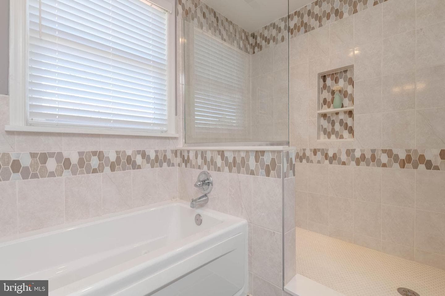 2828 Harford Road photo 37