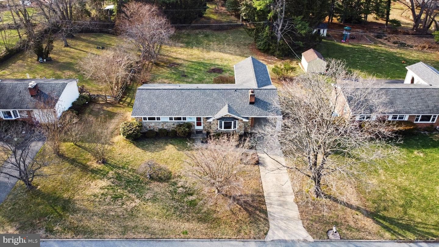 1327 Saratoga Drive photo 3