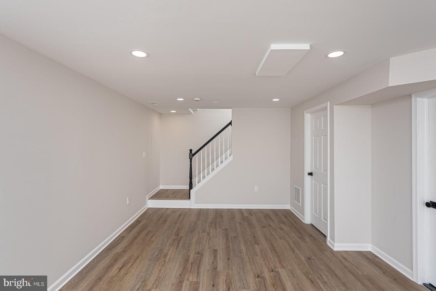 403 Woodridge Court photo 34