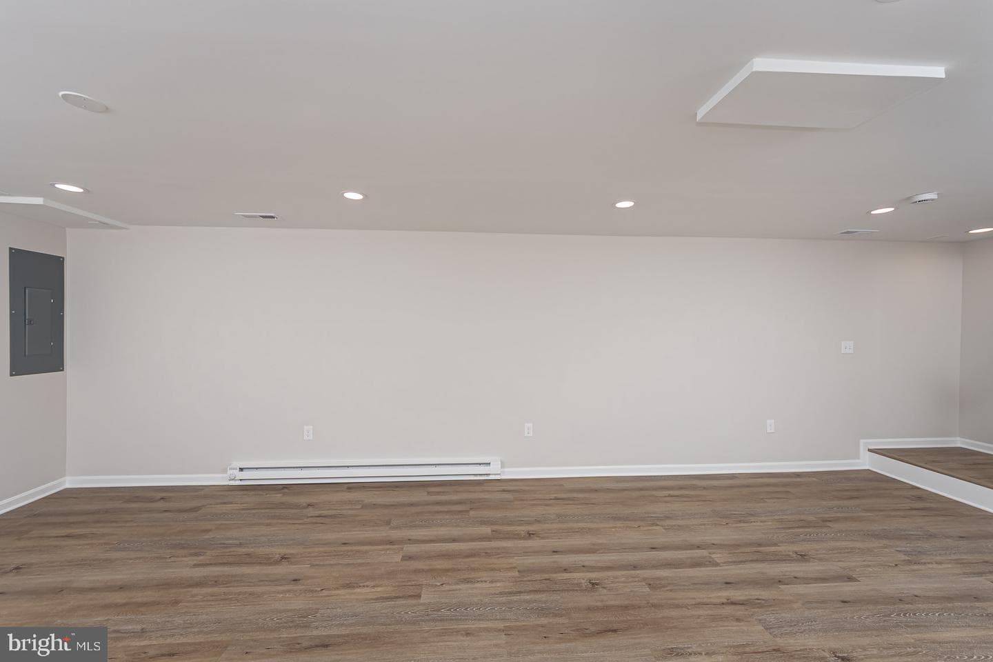403 Woodridge Court photo 35
