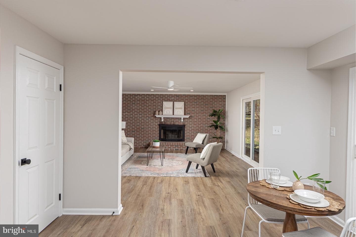 403 Woodridge Court photo 9