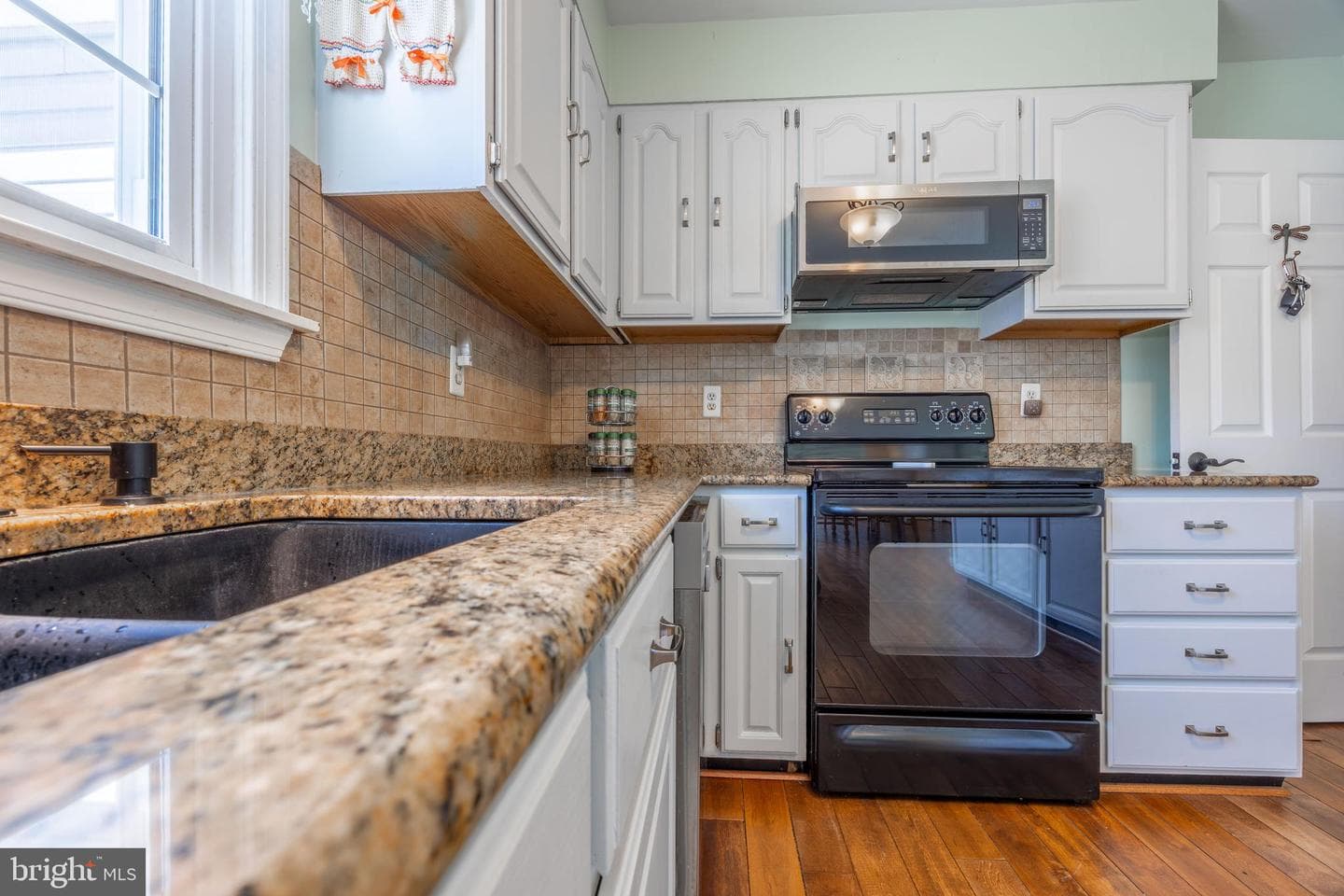 716 Paradise Road photo 47