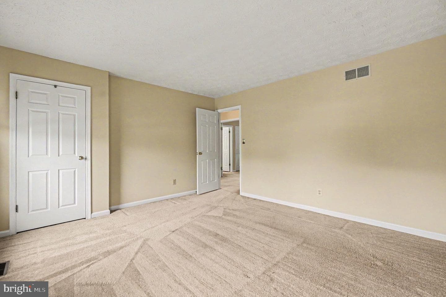1562 Bentley Circle photo 28