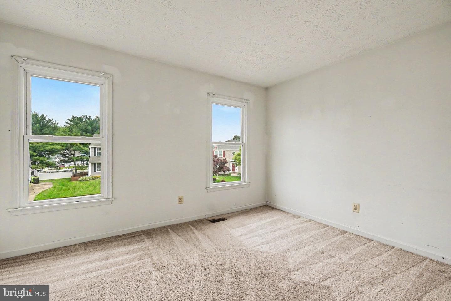 1562 Bentley Circle photo 30