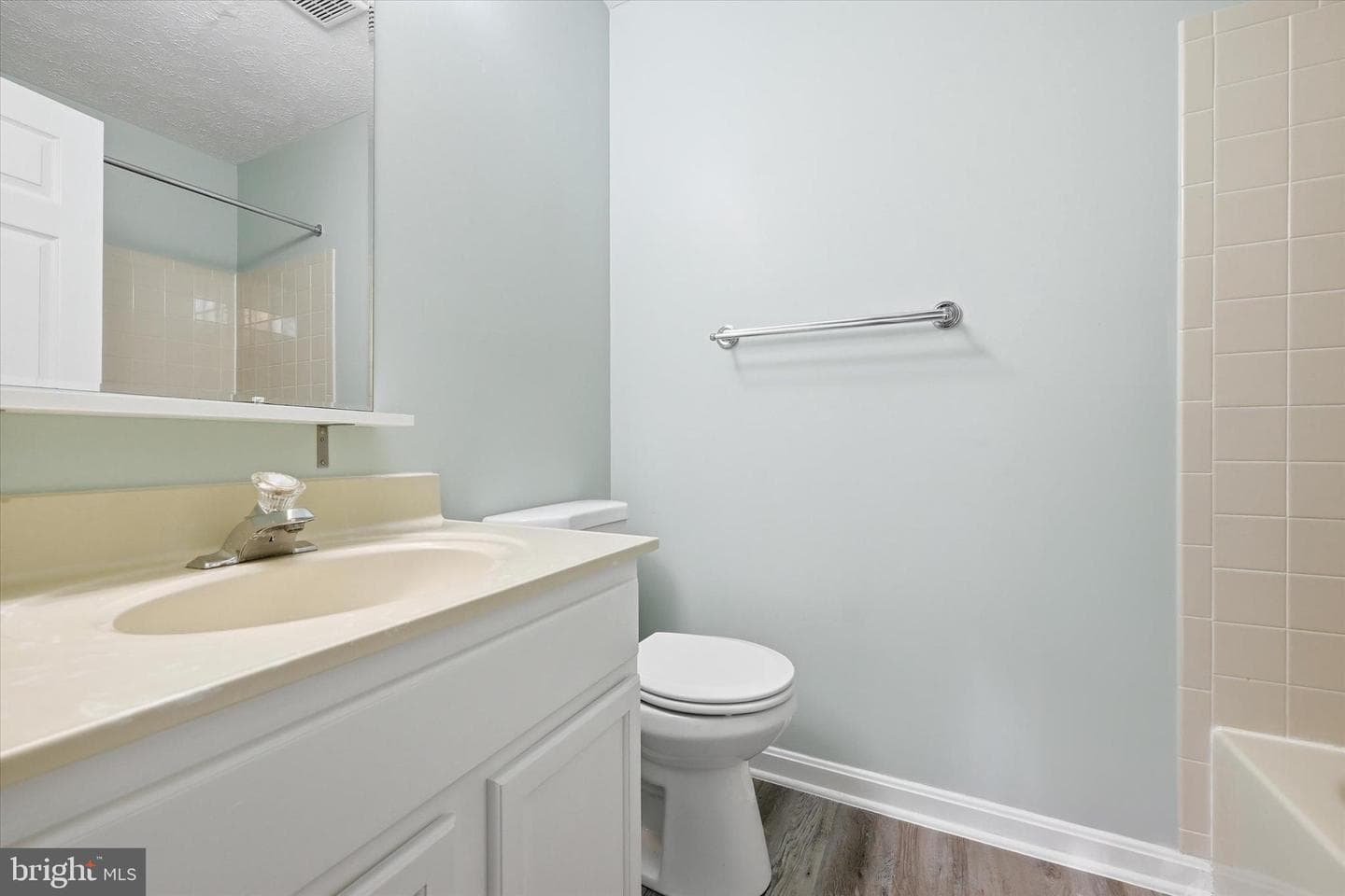 587 Hall Court photo 18