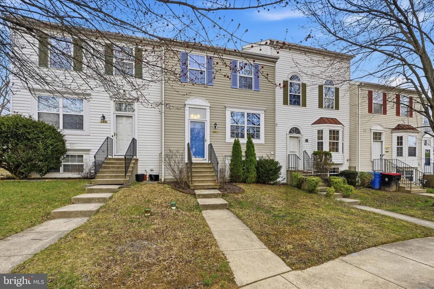 587 Hall Court photo 2