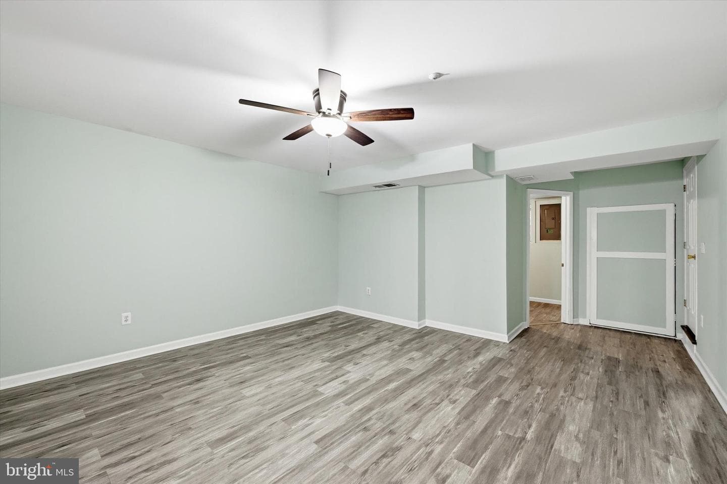 587 Hall Court photo 21