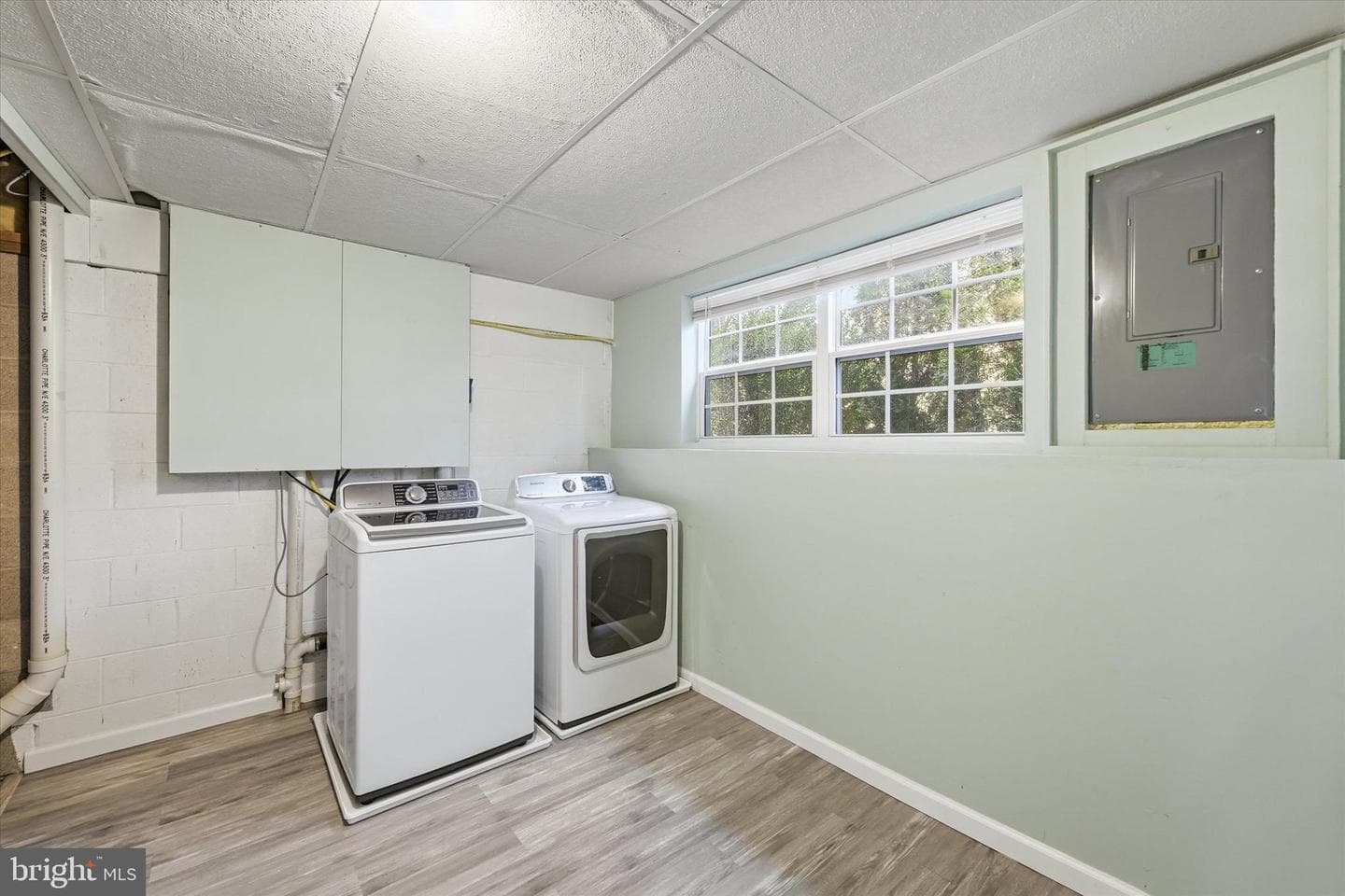 587 Hall Court photo 23