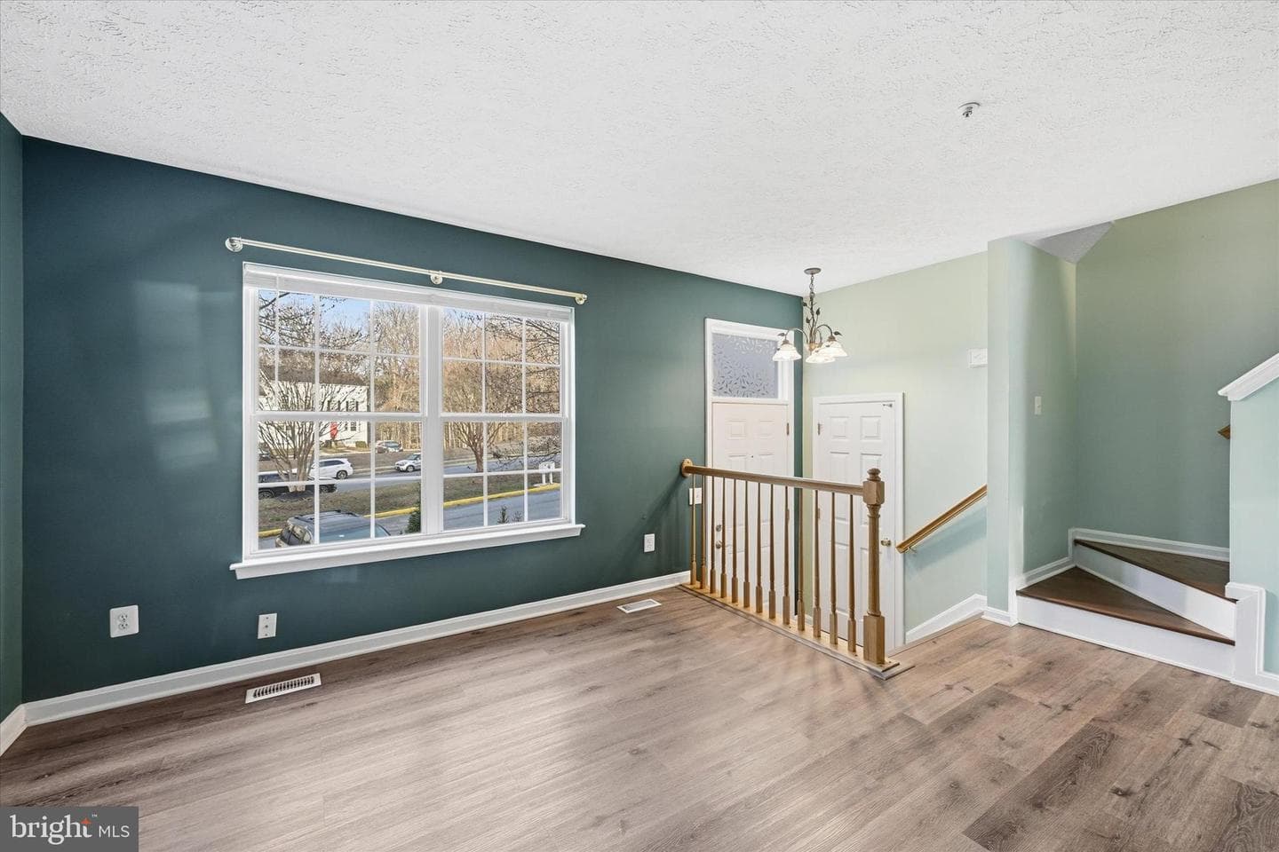 587 Hall Court photo 4