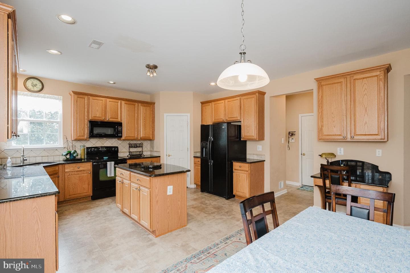 555 Beards Hill Road photo 26