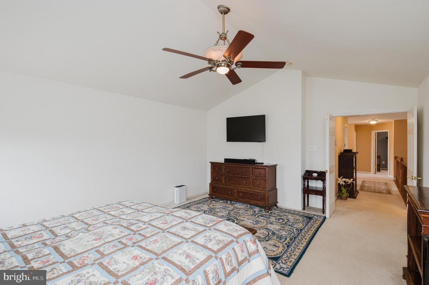 555 Beards Hill Road photo 55