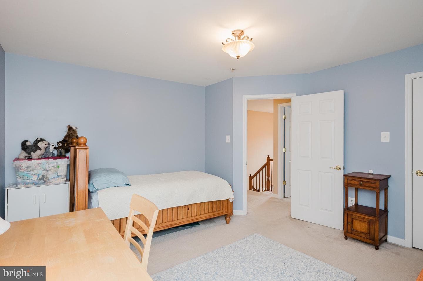 555 Beards Hill Road photo 68