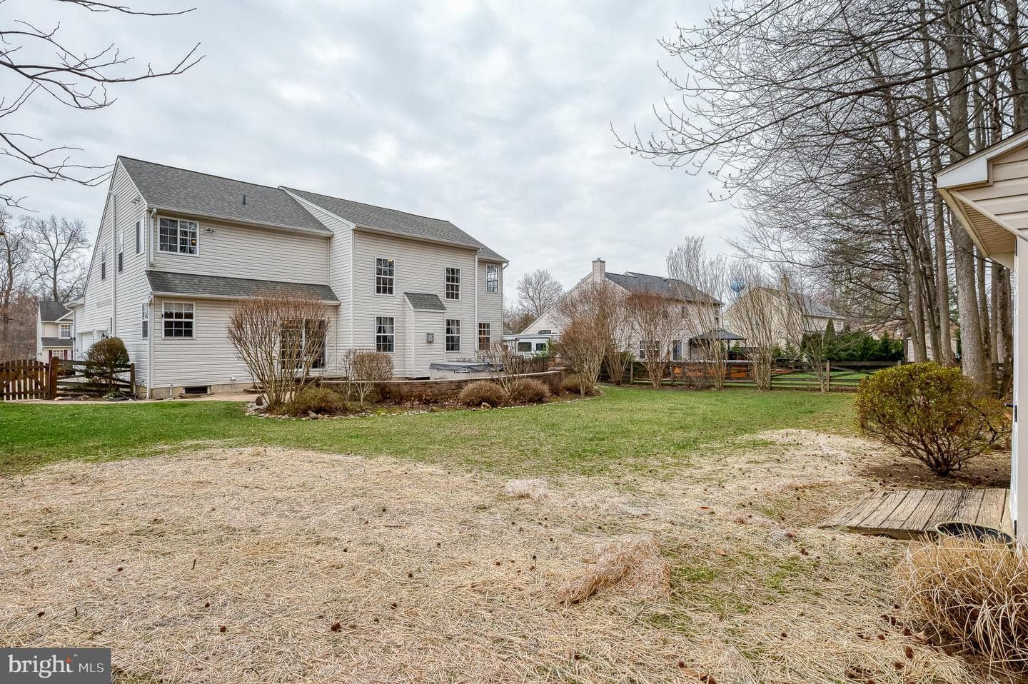 555 Beards Hill Road photo 92