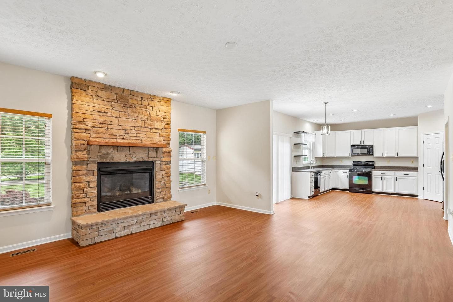 1402 Hilscher Court photo 15