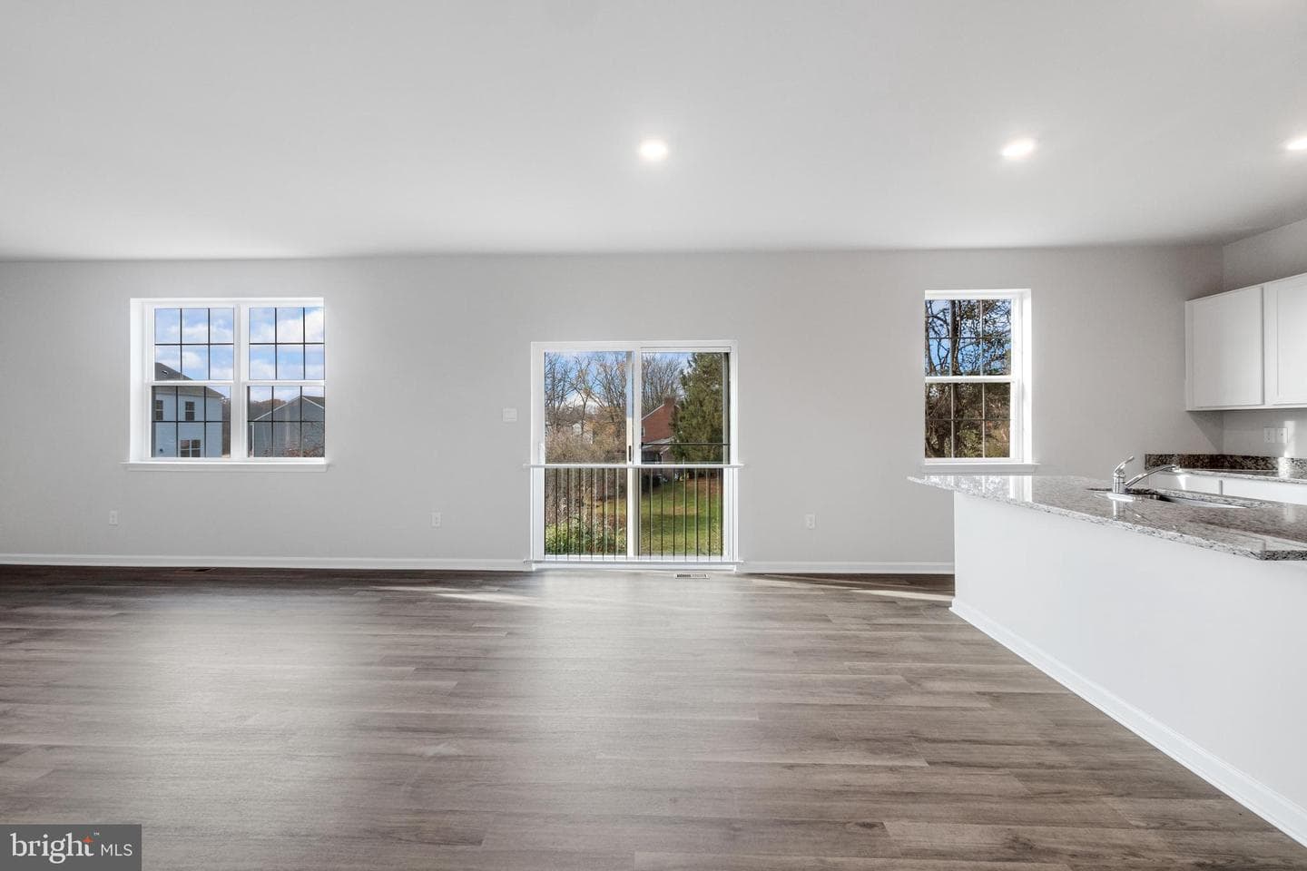 802 Hyssop Court photo 4