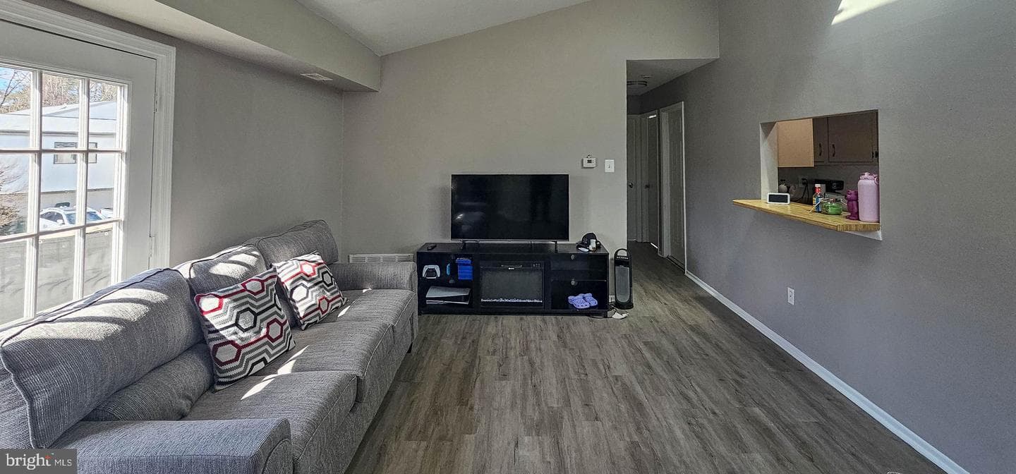 1709 Crimson Tree Way #5d photo 4
