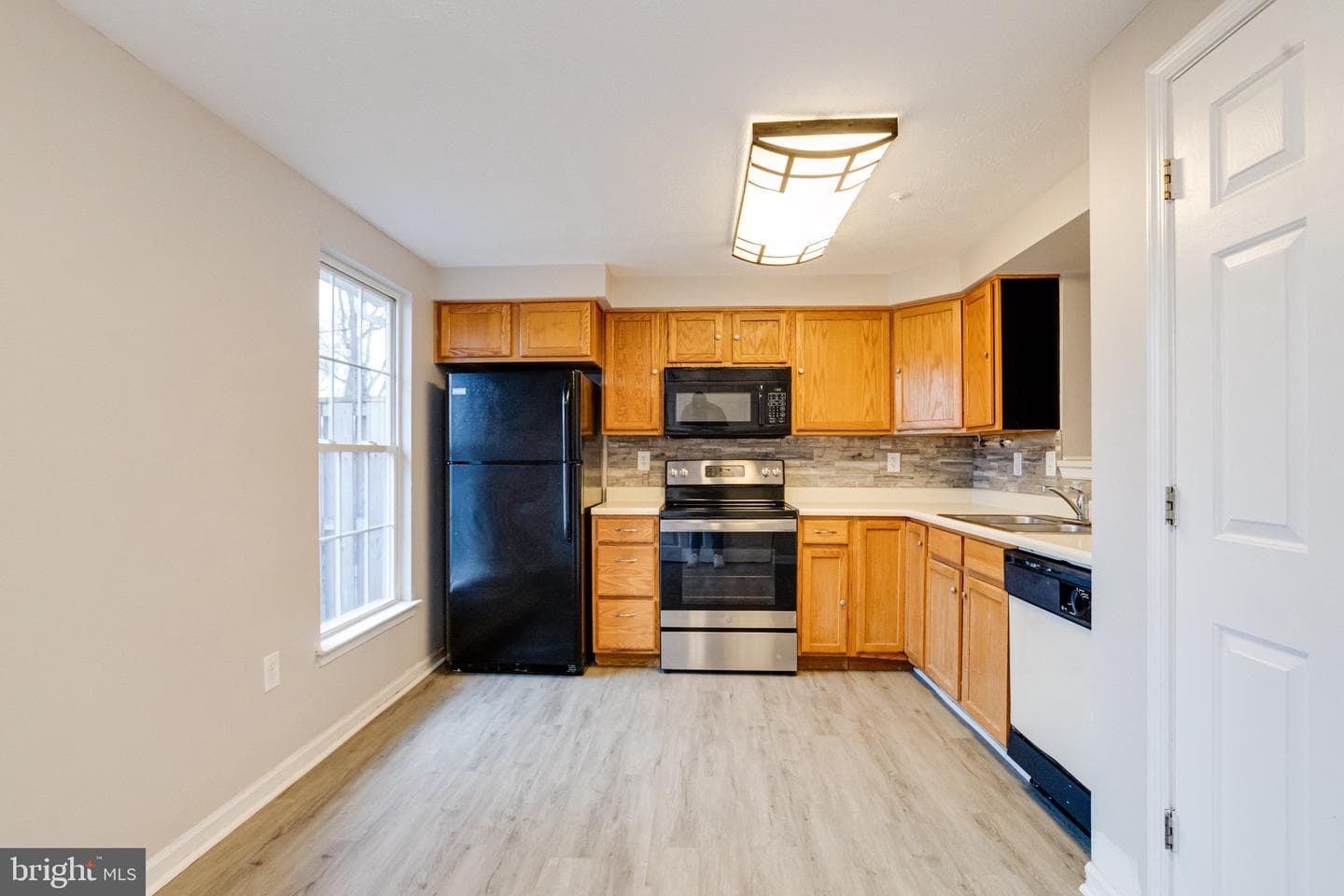 943 Lynham Court #943 photo 10