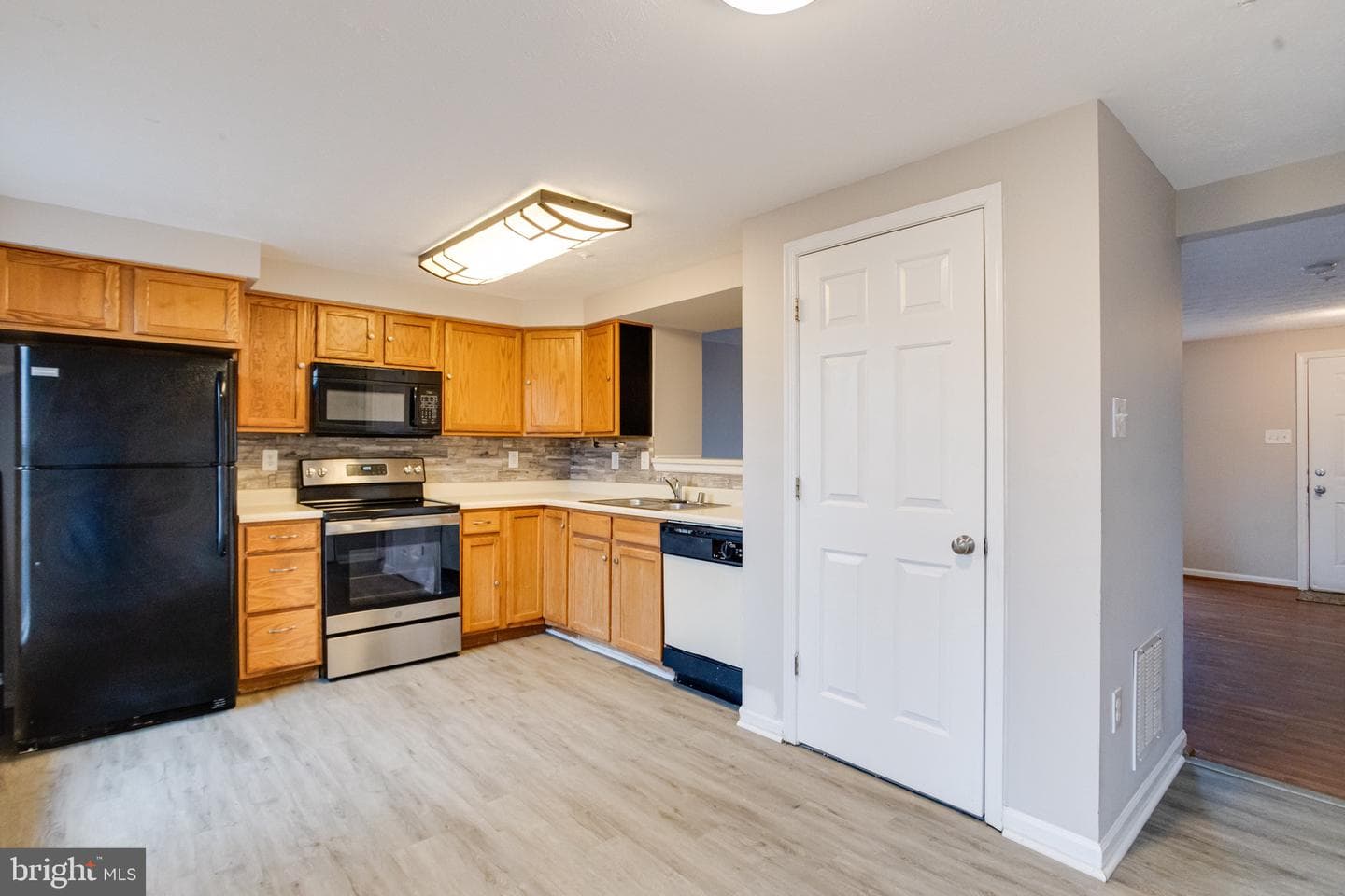 943 Lynham Court #943 photo 12