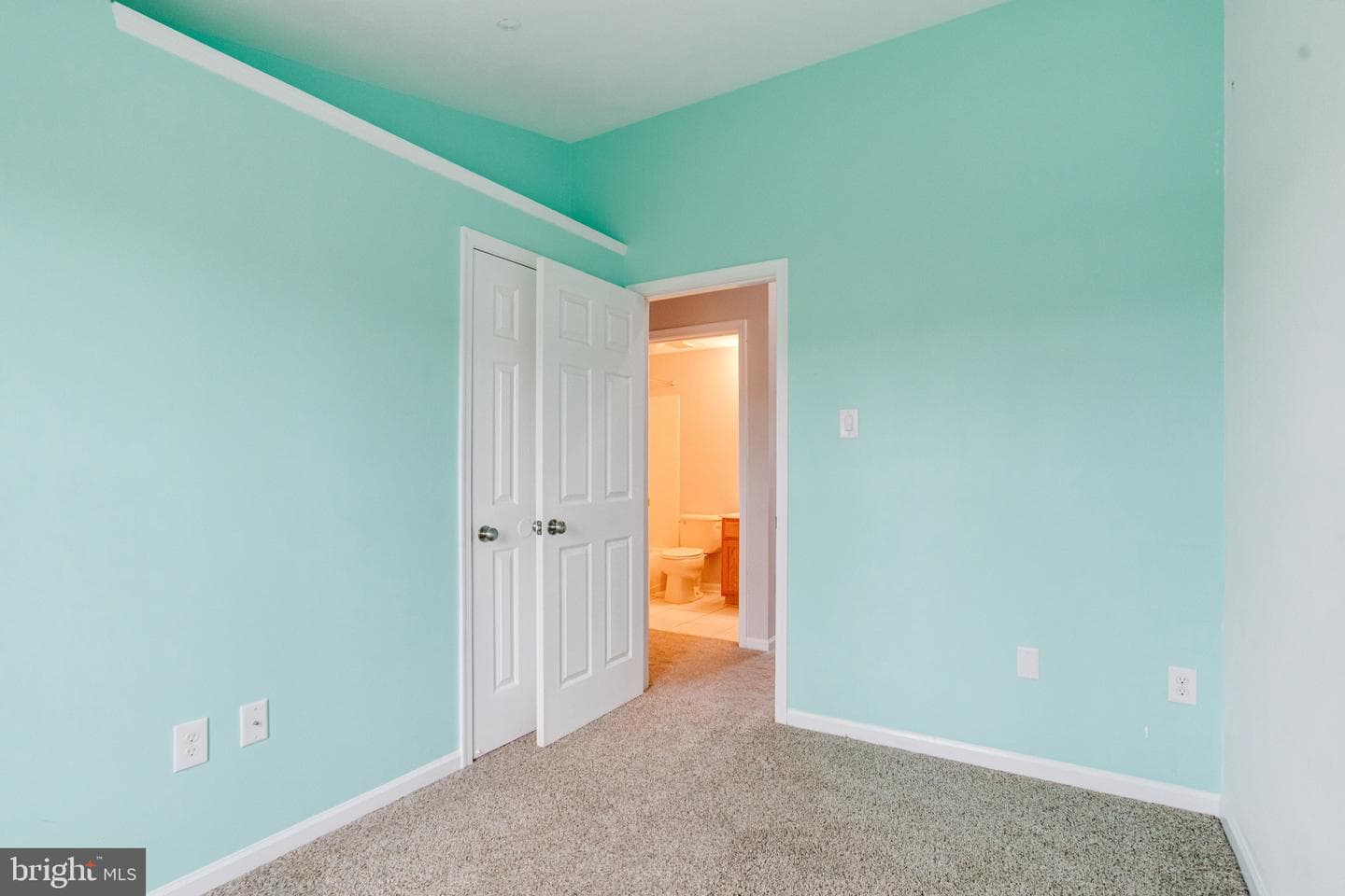 943 Lynham Court #943 photo 33
