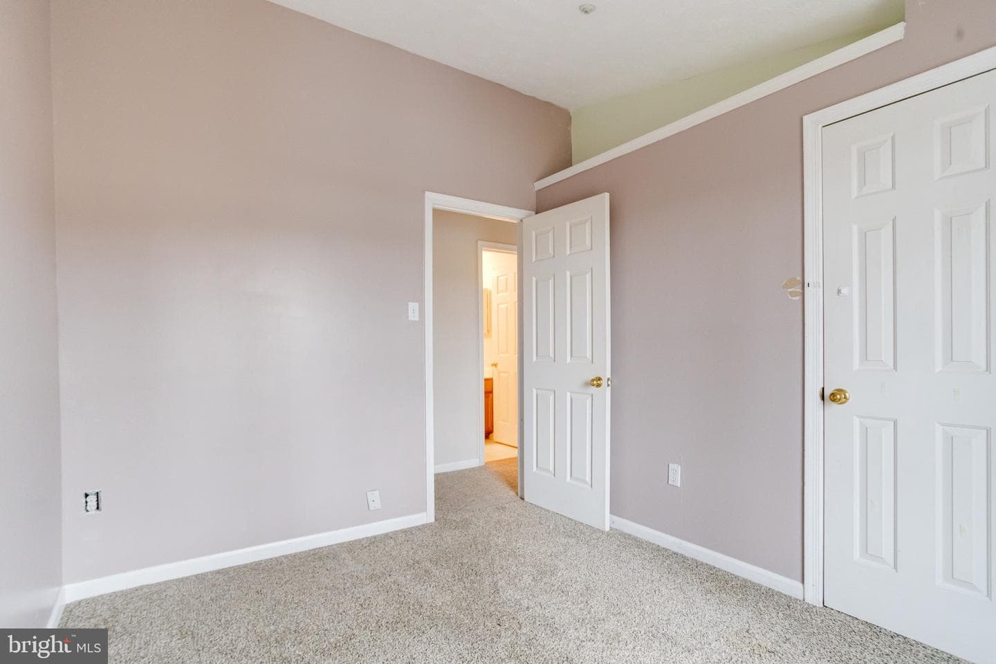 943 Lynham Court #943 photo 37
