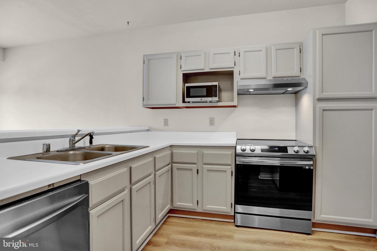 601 Thames Way #601-E photo 11