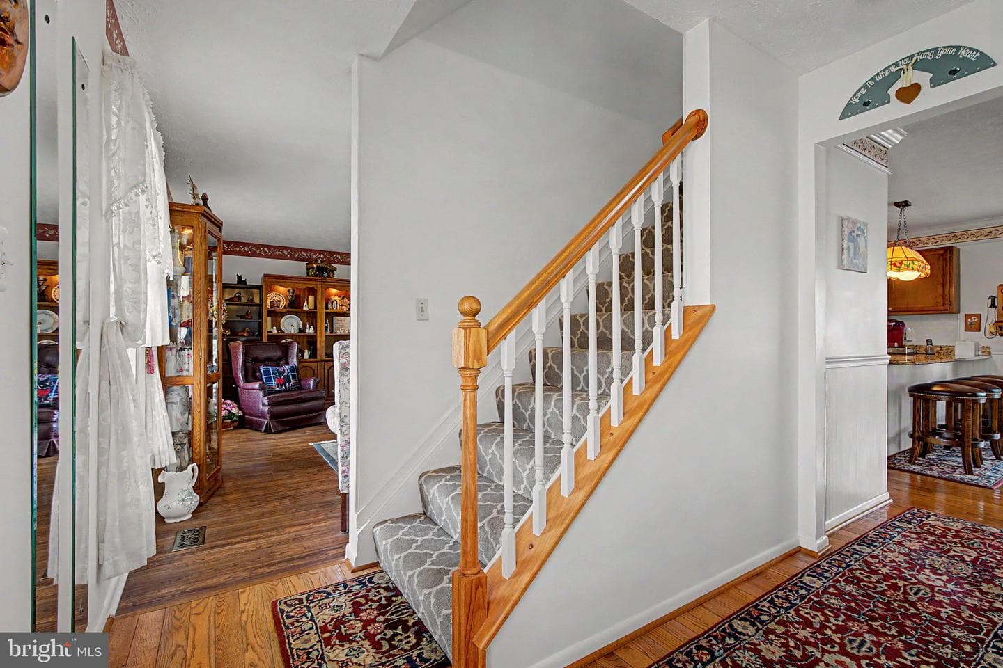 709 Huntington Way photo 4