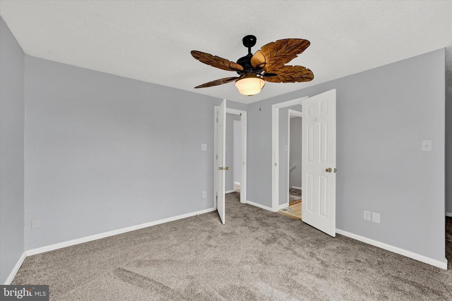 128 Ravenswood Court photo 15