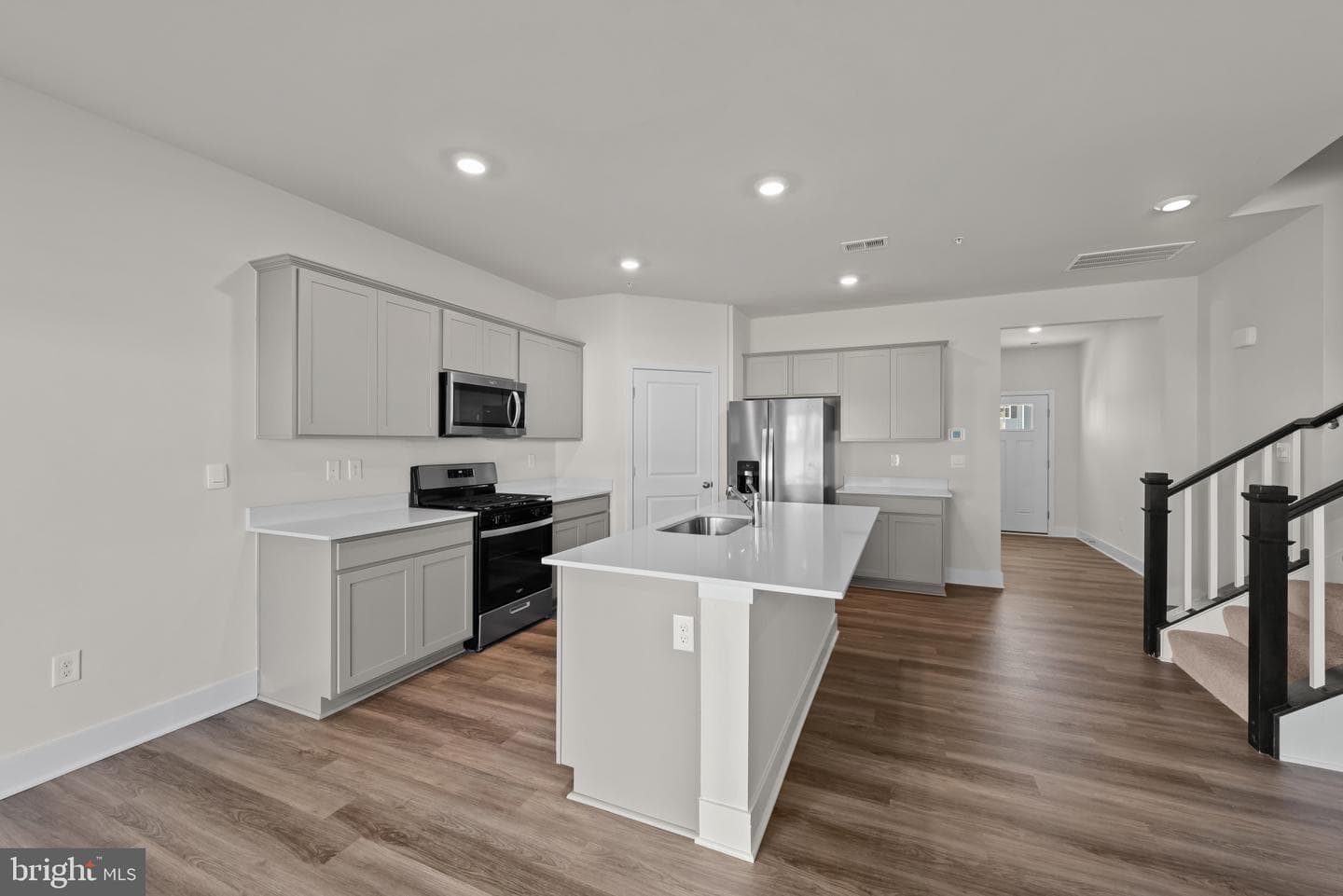 801 Hyssop Court photo 10