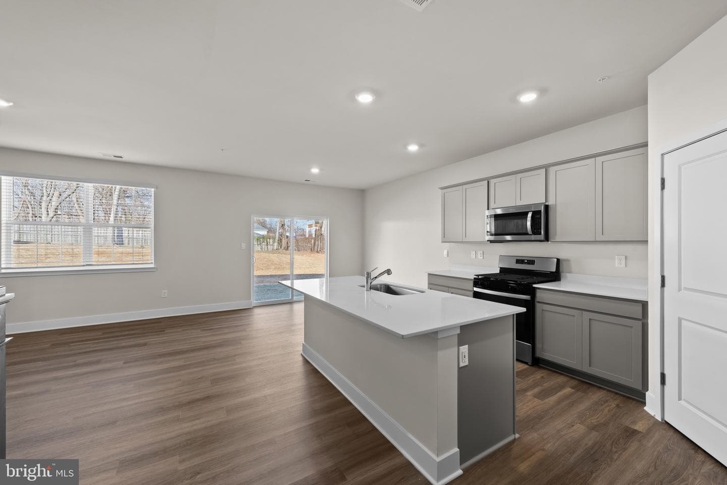 801 Hyssop Court photo 9