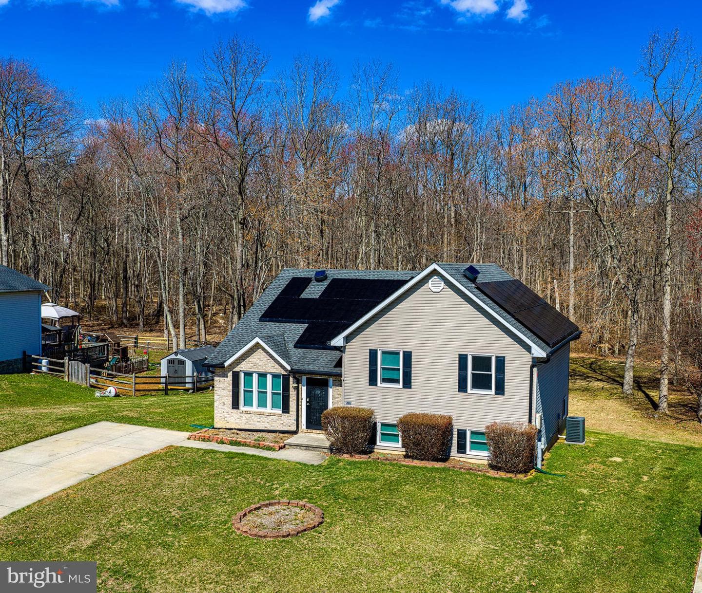 756 Everist Drive photo 3