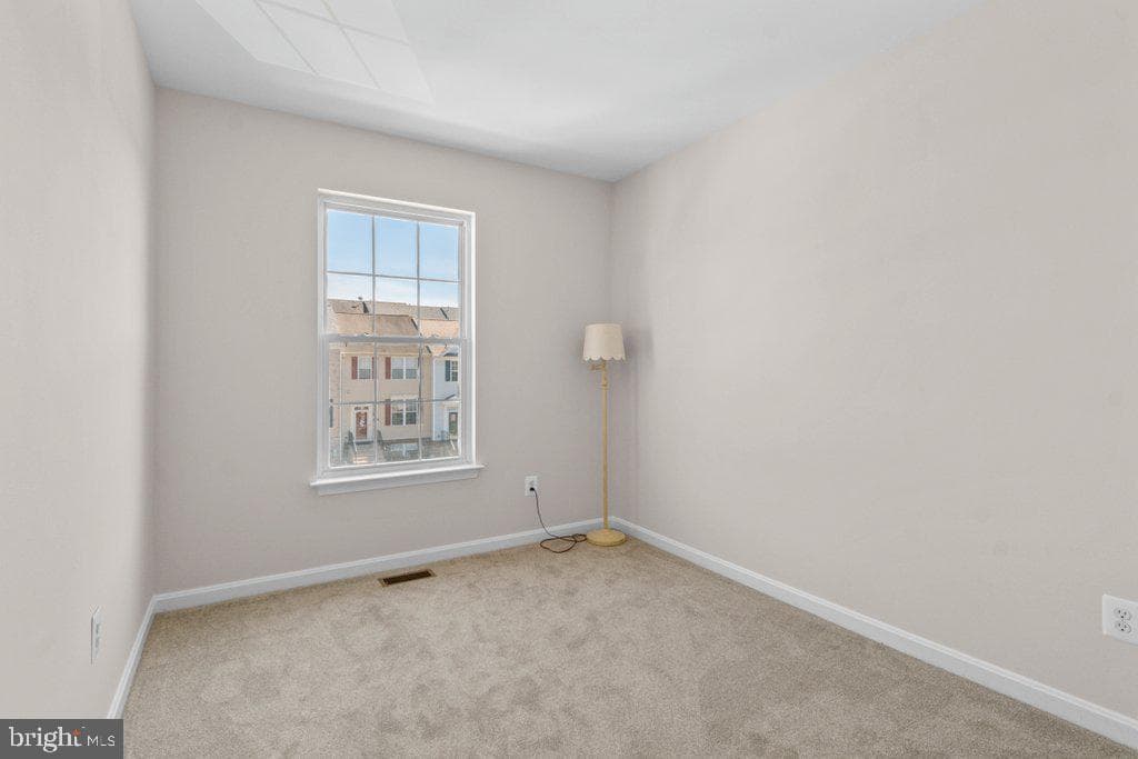589 Kirkcaldy Way photo 22