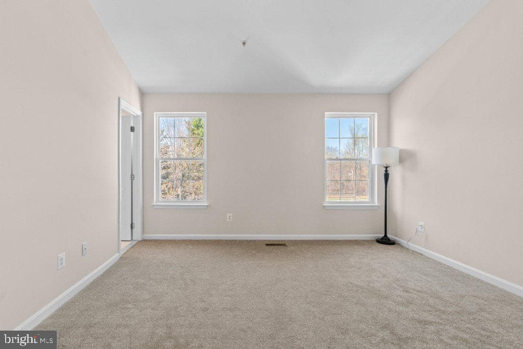 589 Kirkcaldy Way photo 25