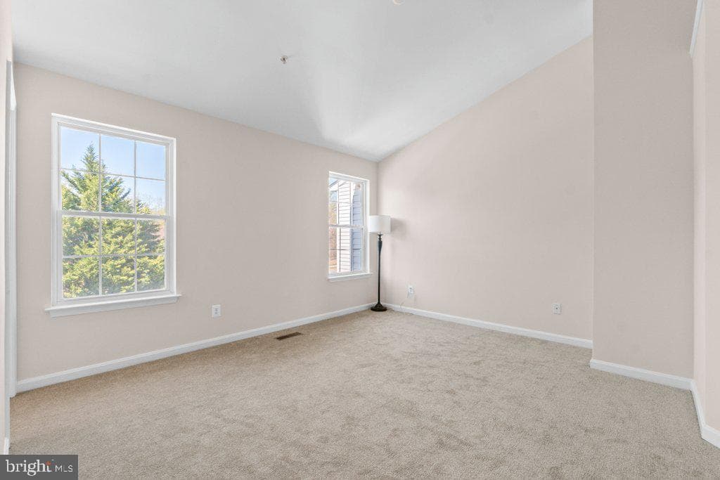 589 Kirkcaldy Way photo 27