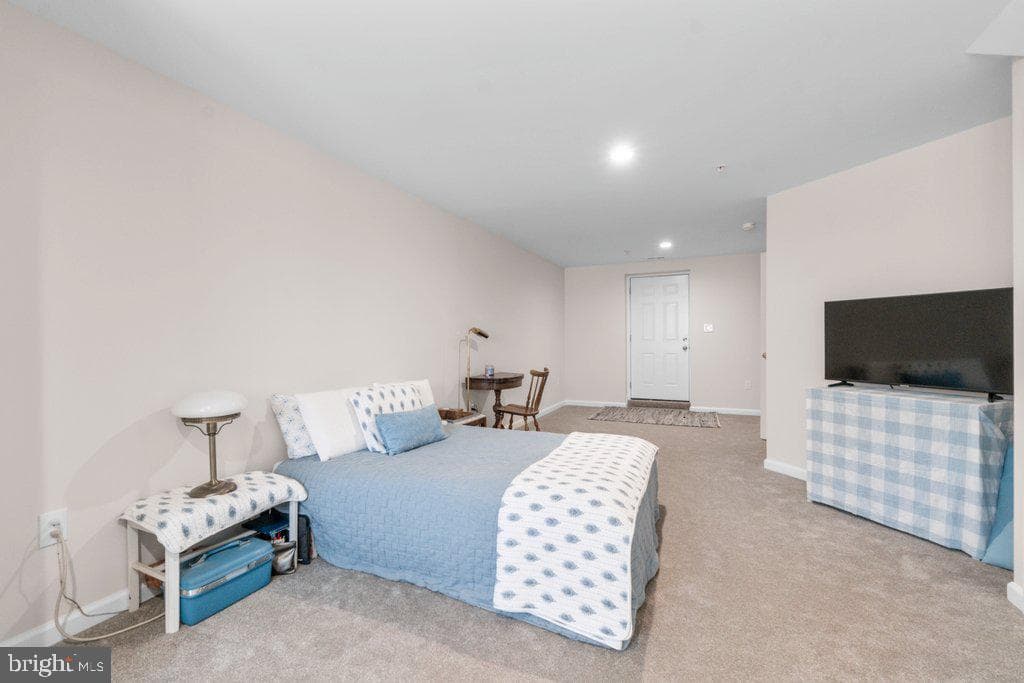 589 Kirkcaldy Way photo 33