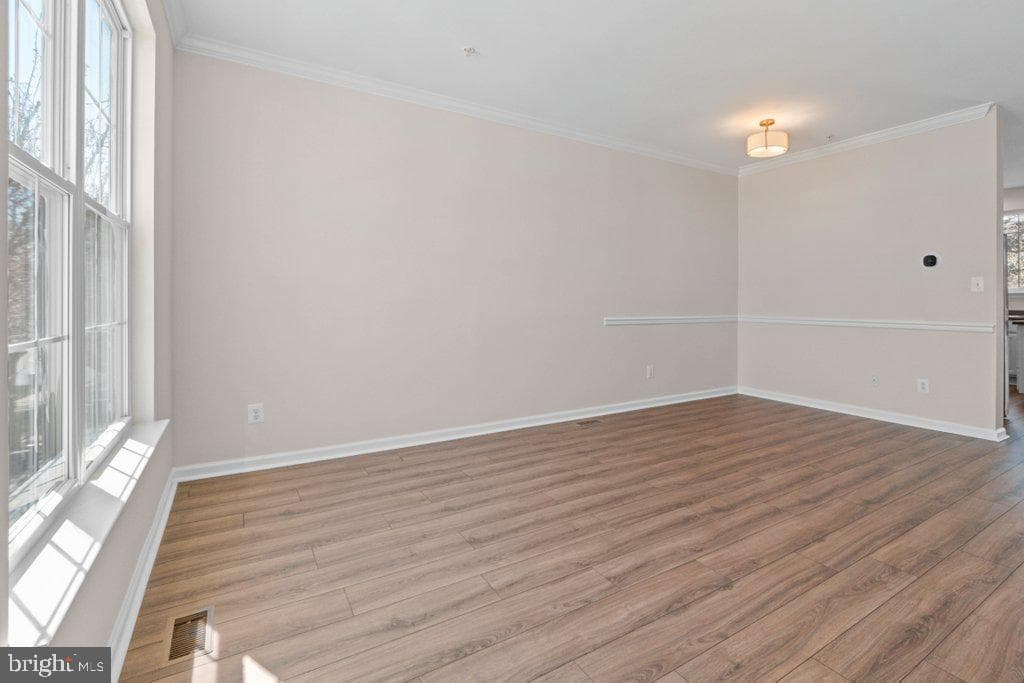 589 Kirkcaldy Way photo 7