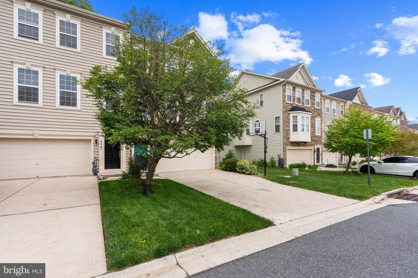 232 Mohegan Drive photo 3