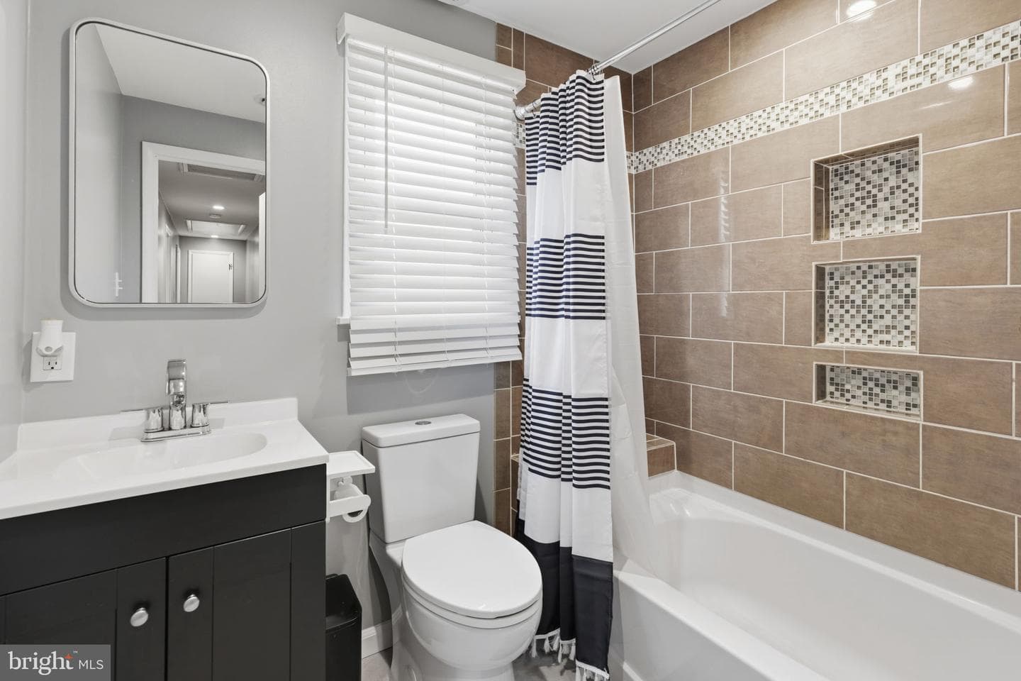 1503 Green Road photo 23