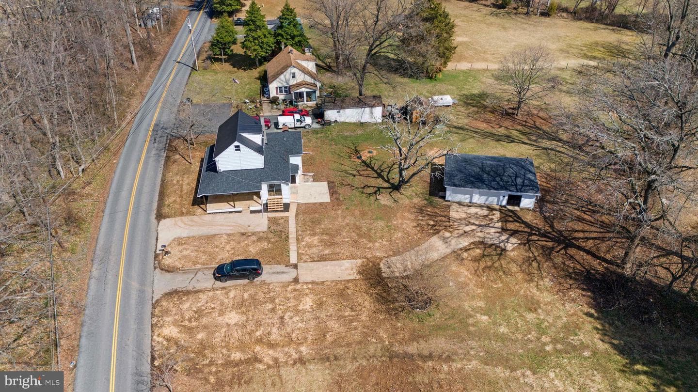 541 Robinhood Road photo 2