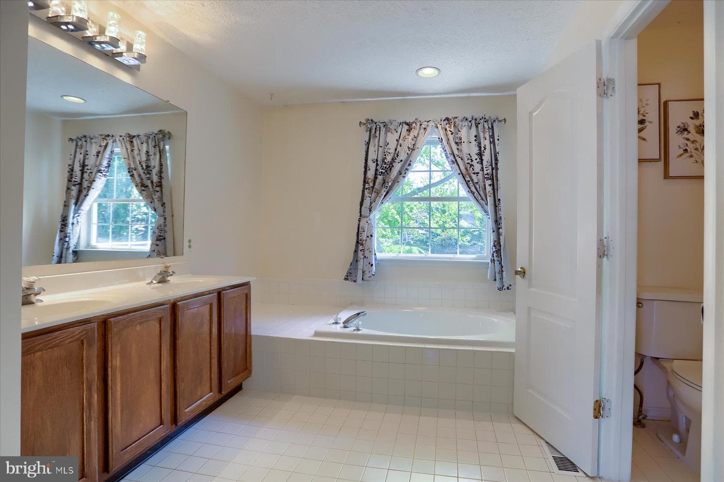 631 Prestwick Trail photo 32